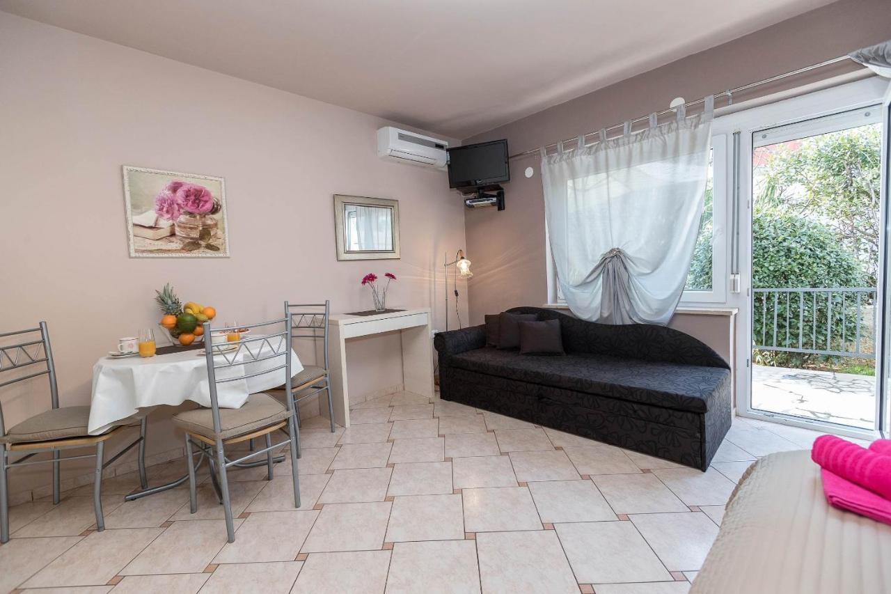 Apartments Karmen 1 Crikvenica Buitenkant foto