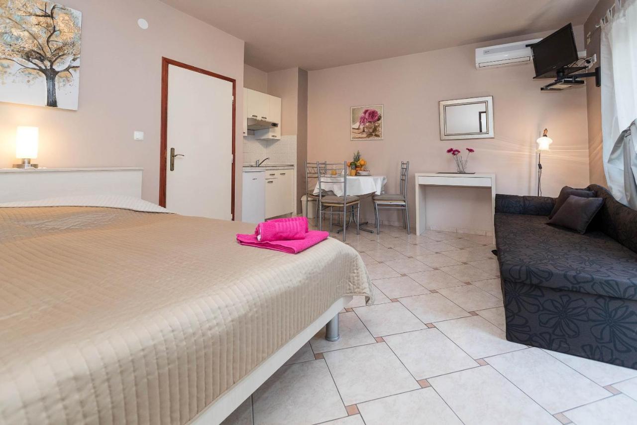 Apartments Karmen 1 Crikvenica Buitenkant foto