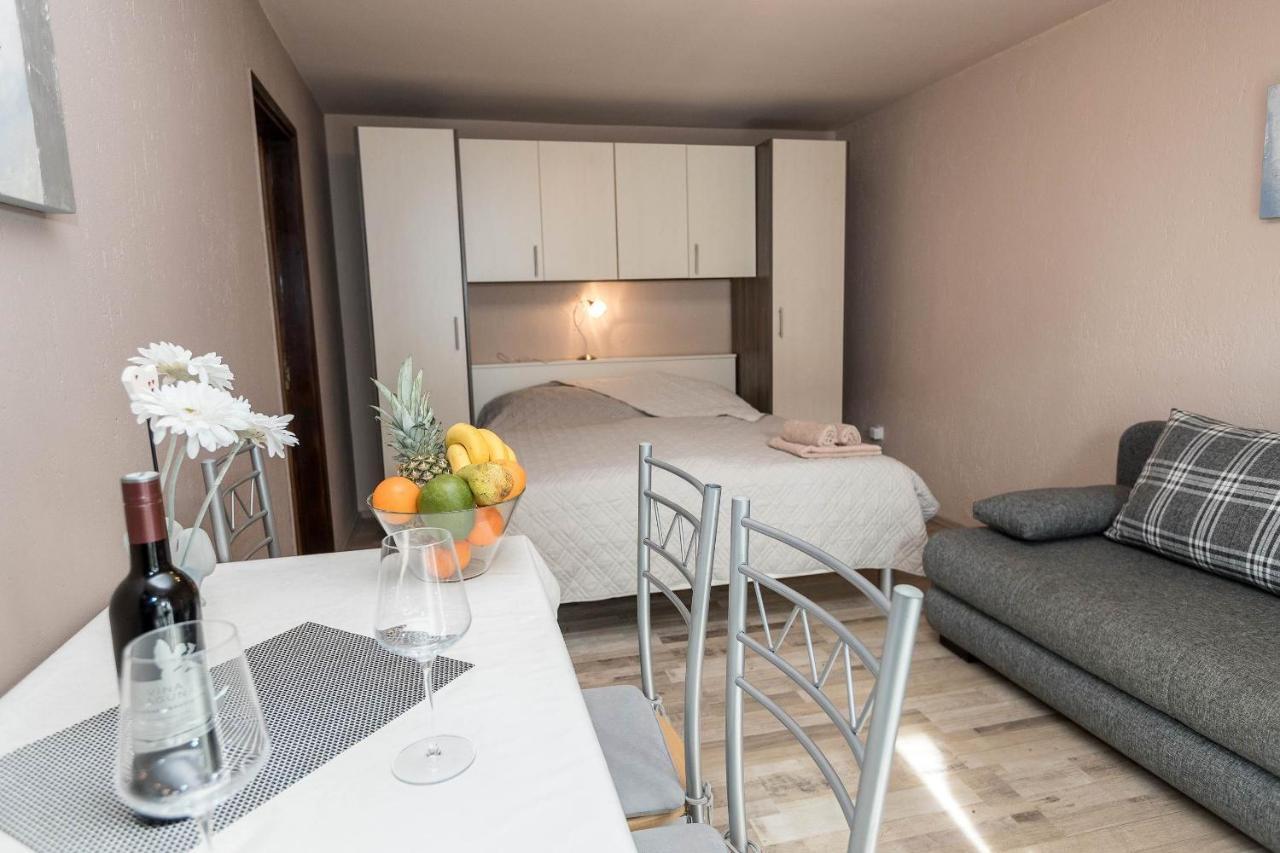 Apartments Karmen 1 Crikvenica Buitenkant foto